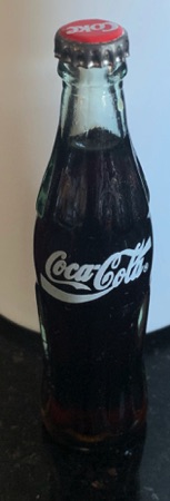 m06015-2 € 8,00 coca cola mini flesje vreemde taal coca cola.jpeg